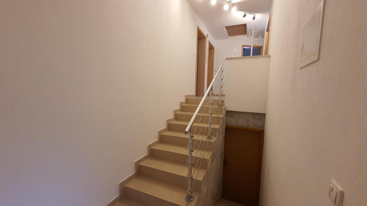 Apartment Tijana Nomenj Buitenkant foto