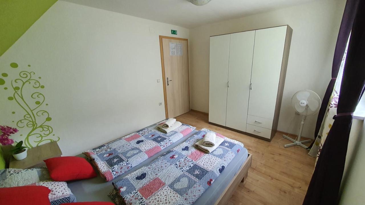 Apartment Tijana Nomenj Buitenkant foto